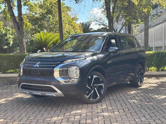 MITSUBISHI OUTLANDER 2.4 PHEV SIGNATURE S-AWC DHT MITSUBISHI OUTLANDER 2.4 PHEV SIGNATURE S-AWC DHT